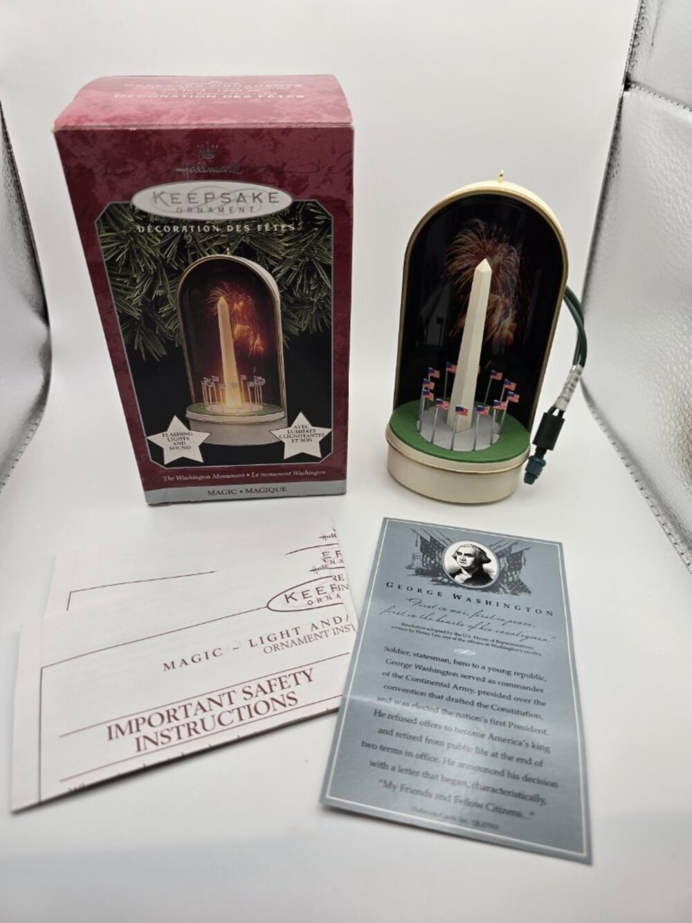 Hallmark Chrismas Keepsake Ornament The Washington Monument 1998 American Flags